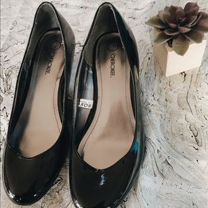 gently worn black 2” kids heels